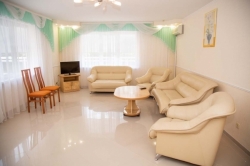 4 и 6-мест 3-комн Апарт с террасой в осн корп - зал гостиной.